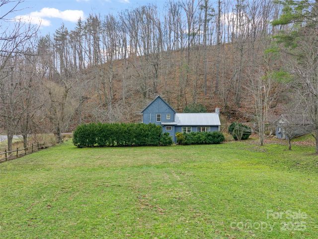 34 McCurry Road, Burnsville, NC 28714