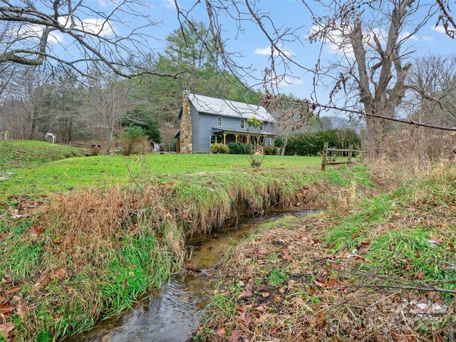 34 McCurry Road, Burnsville, NC 28714