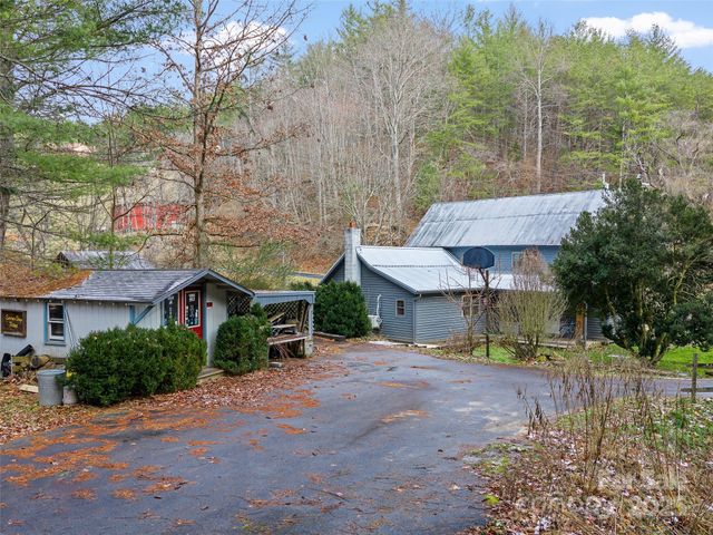 34 McCurry Road, Burnsville, NC 28714