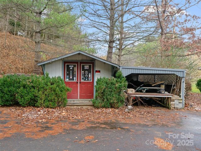34 McCurry Road, Burnsville, NC 28714