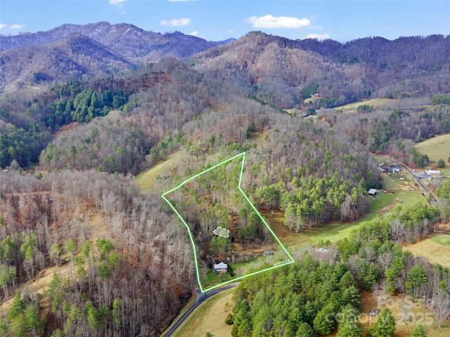 34 McCurry Road, Burnsville, NC 28714