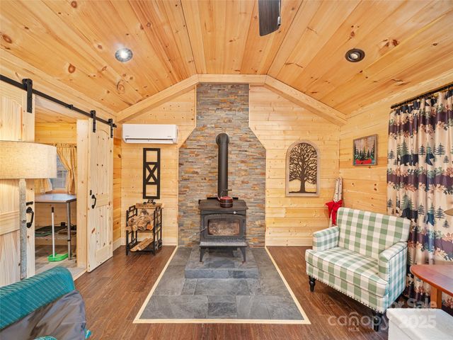 34 McCurry Road, Burnsville, NC 28714