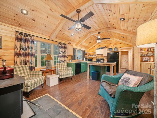 34 McCurry Road, Burnsville, NC 28714