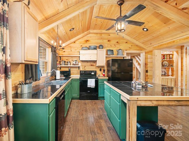 34 McCurry Road, Burnsville, NC 28714