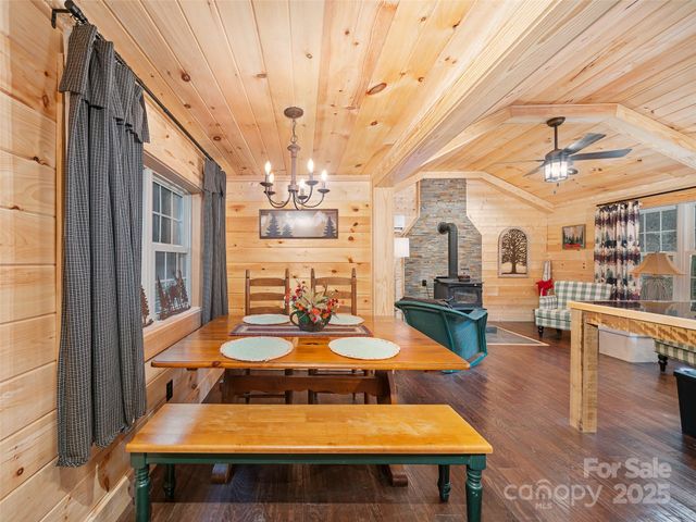 34 McCurry Road, Burnsville, NC 28714