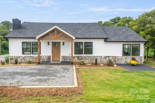 65 N Mcdowell Avenue, Marion, NC 28752