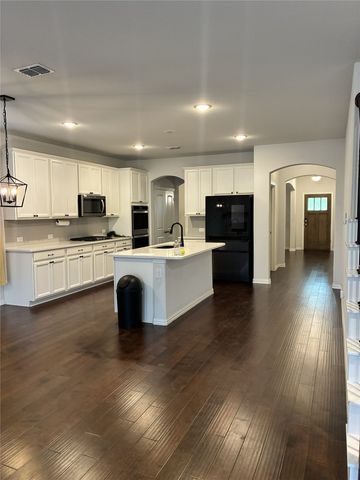 1909 Drover Creek Road, Aubrey, TX 76227