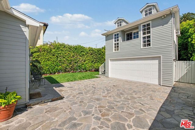 2114 Glendon Avenue, Los Angeles, CA 90025