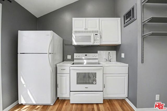 2114 Glendon Avenue, Los Angeles, CA 90025