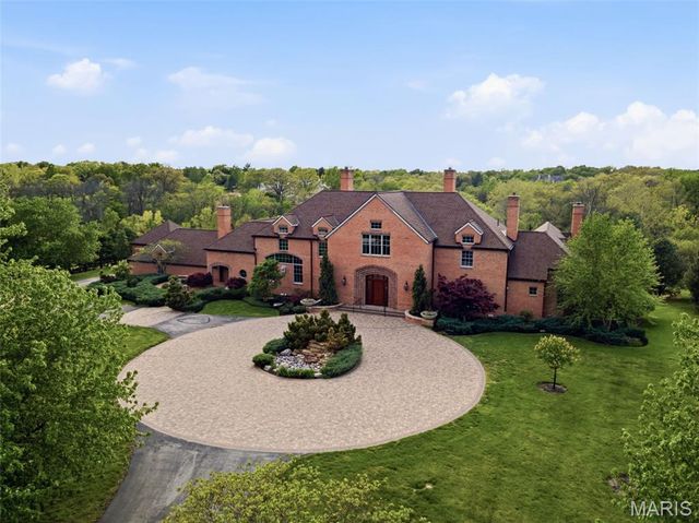 17 Bridle Ridge Lane, Huntleigh, MO 63131