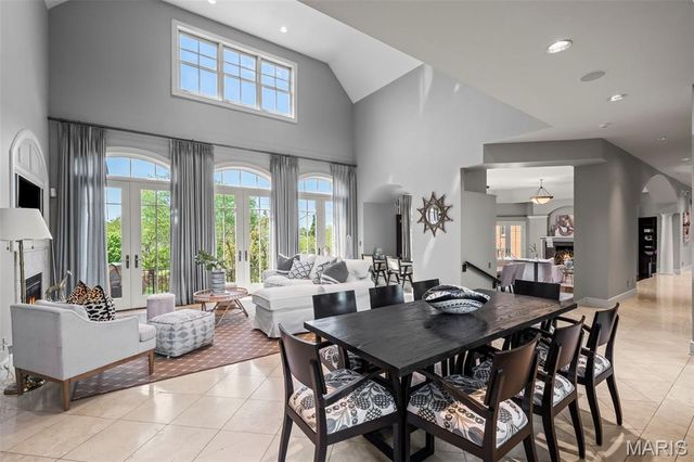 17 Bridle Ridge Lane, Huntleigh, MO 63131