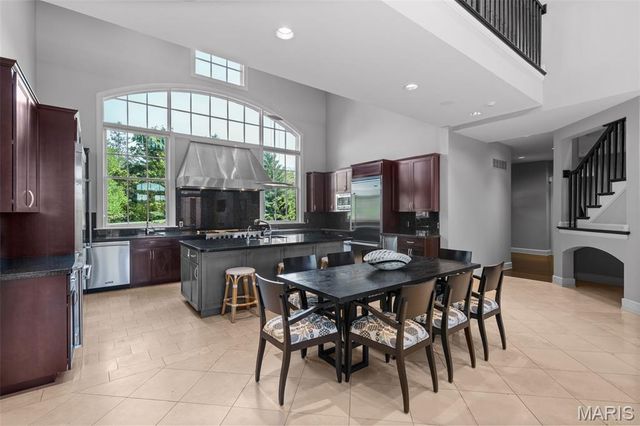17 Bridle Ridge Lane, Huntleigh, MO 63131