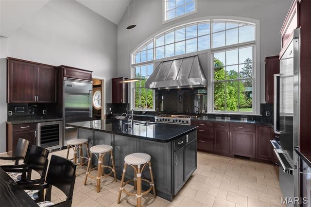 17 Bridle Ridge Lane, Huntleigh, MO 63131