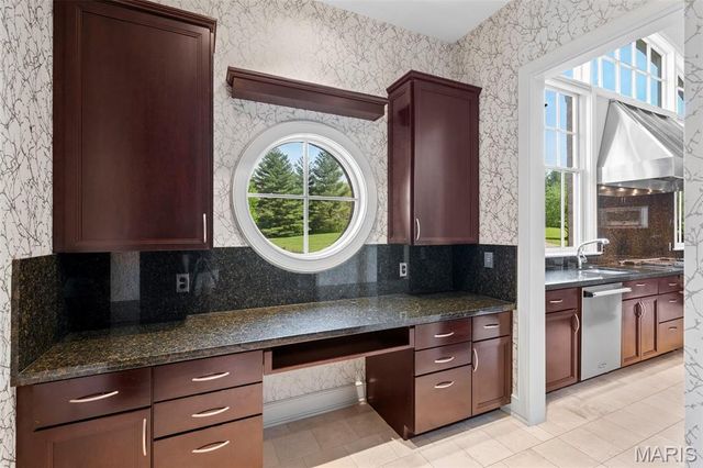 17 Bridle Ridge Lane, Huntleigh, MO 63131