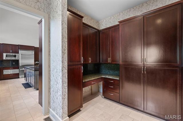 17 Bridle Ridge Lane, Huntleigh, MO 63131
