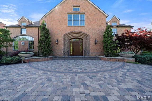 17 Bridle Ridge Lane, Huntleigh, MO 63131