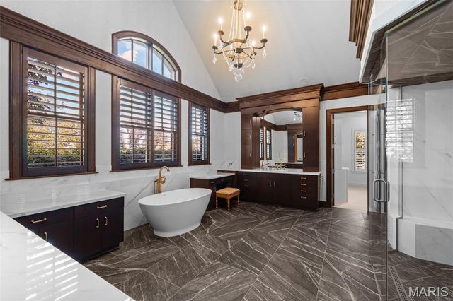 17 Bridle Ridge Lane, Huntleigh, MO 63131