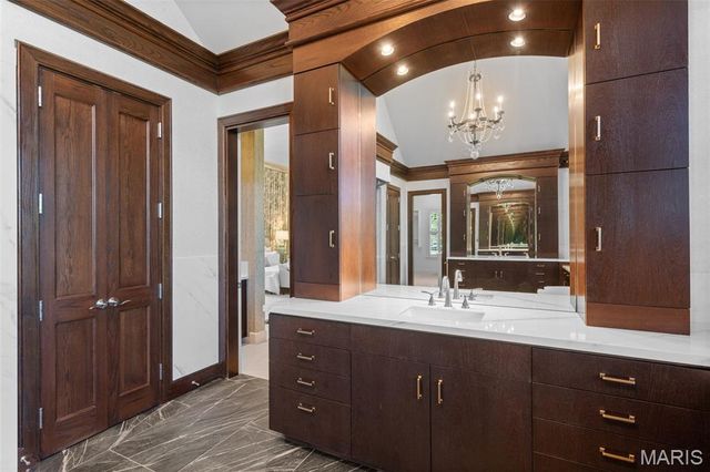 17 Bridle Ridge Lane, Huntleigh, MO 63131