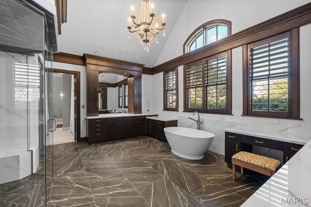 17 Bridle Ridge Lane, Huntleigh, MO 63131