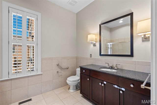 17 Bridle Ridge Lane, Huntleigh, MO 63131