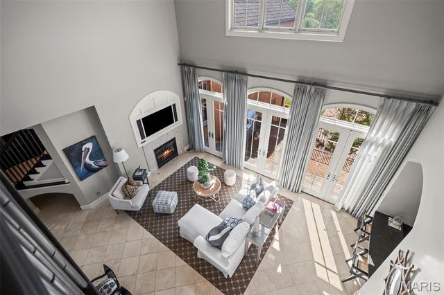 17 Bridle Ridge Lane, Huntleigh, MO 63131