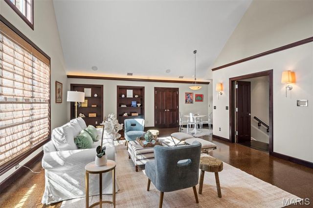 17 Bridle Ridge Lane, Huntleigh, MO 63131