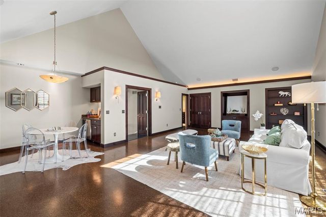 17 Bridle Ridge Lane, Huntleigh, MO 63131