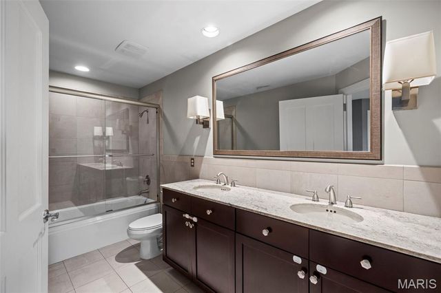 17 Bridle Ridge Lane, Huntleigh, MO 63131