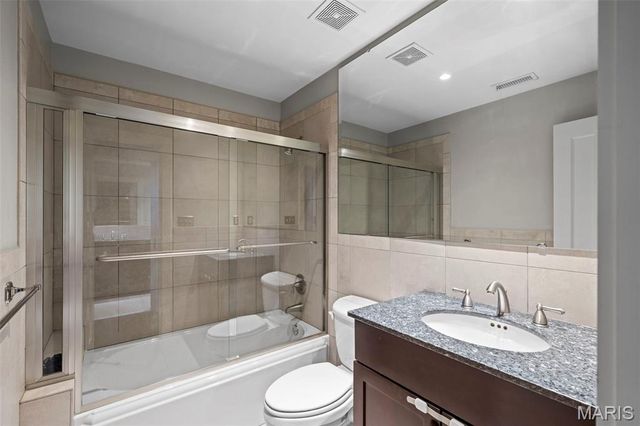 17 Bridle Ridge Lane, Huntleigh, MO 63131