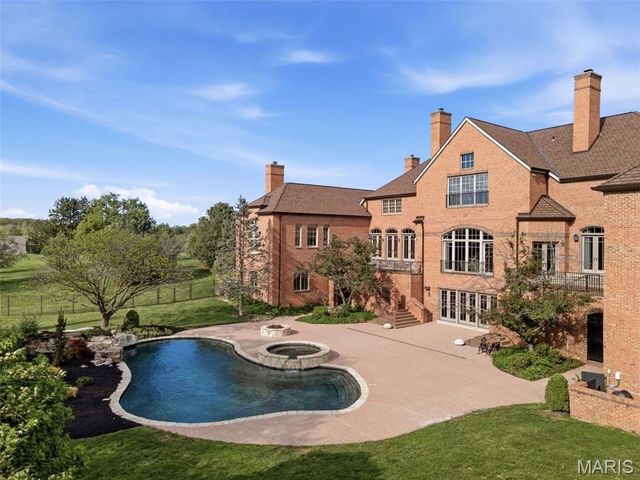 17 Bridle Ridge Lane, Huntleigh, MO 63131