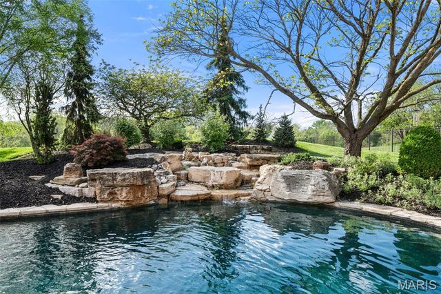 17 Bridle Ridge Lane, Huntleigh, MO 63131
