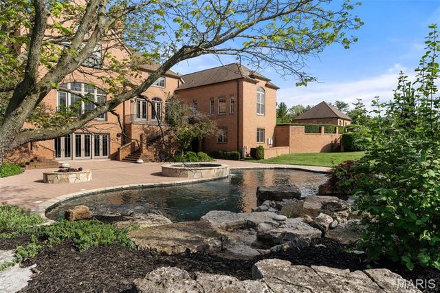 17 Bridle Ridge Lane, Huntleigh, MO 63131