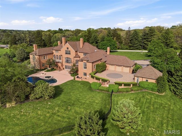 17 Bridle Ridge Lane, Huntleigh, MO 63131