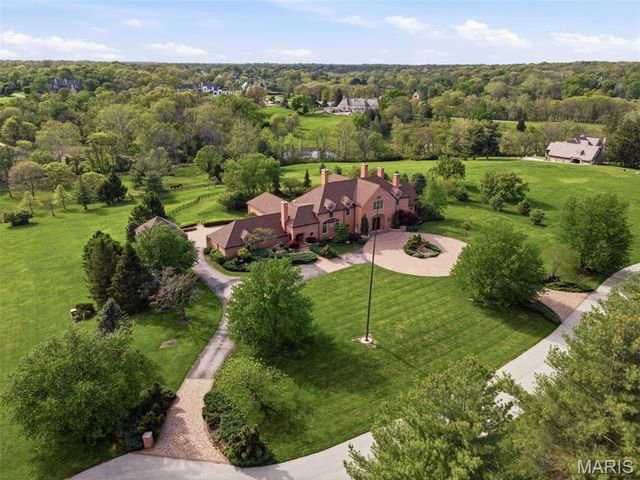 17 Bridle Ridge Lane, Huntleigh, MO 63131