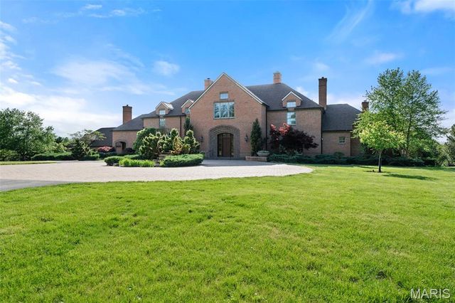 17 Bridle Ridge Lane, Huntleigh, MO 63131