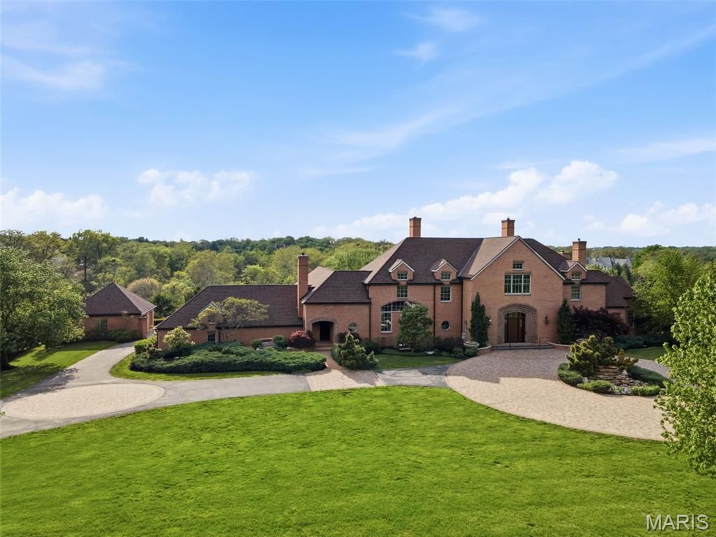 17 Bridle Ridge Lane, Huntleigh, MO 63131