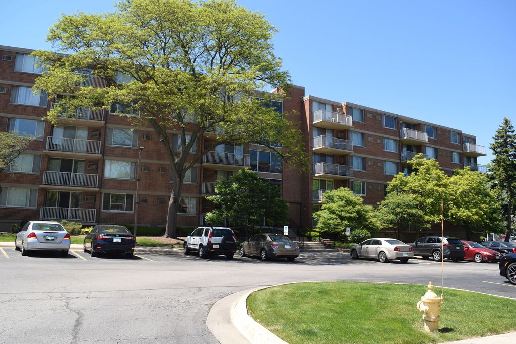 2222 S Stewart Avenue 1H, Lombard, IL 60148