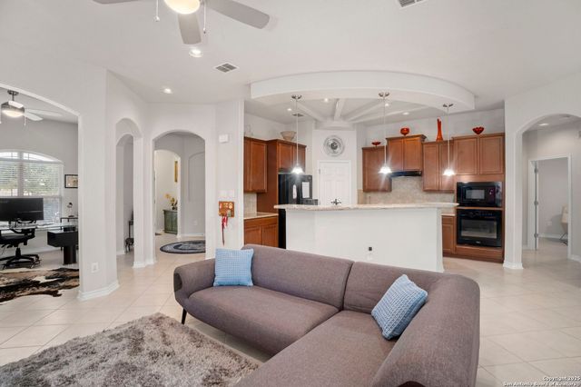 6247 Lowrie, San Antonio, TX 78239