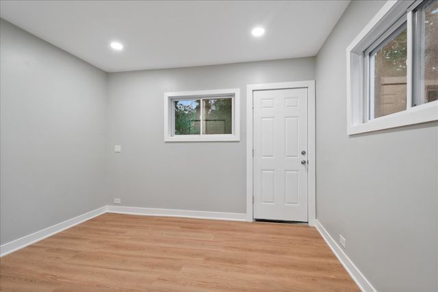 7087 N McAlpin Avenue, Chicago, IL 60646