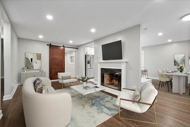 7087 N McAlpin Avenue, Chicago, IL 60646