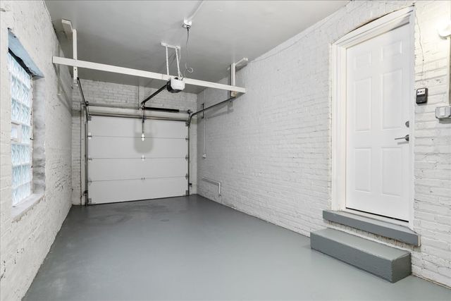7087 N McAlpin Avenue, Chicago, IL 60646