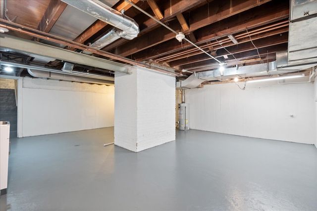 7087 N McAlpin Avenue, Chicago, IL 60646