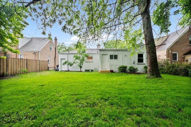 7087 N McAlpin Avenue, Chicago, IL 60646