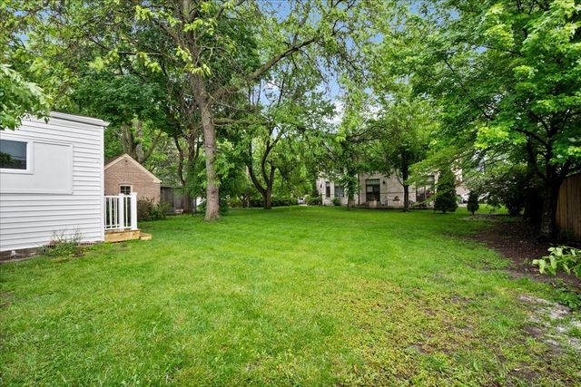 7087 N McAlpin Avenue, Chicago, IL 60646