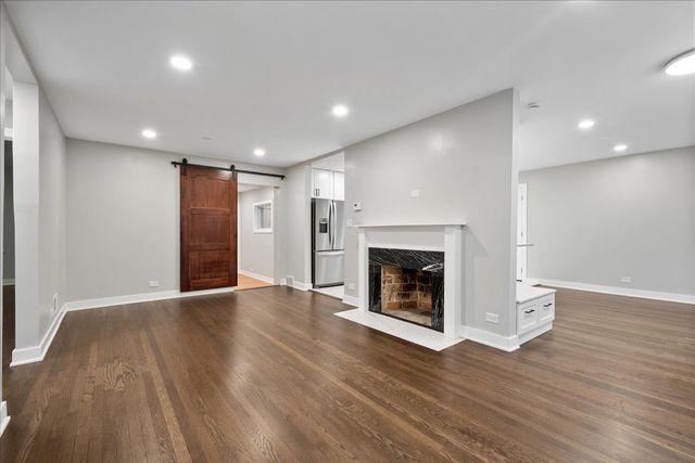 7087 N McAlpin Avenue, Chicago, IL 60646