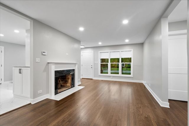 7087 N McAlpin Avenue, Chicago, IL 60646