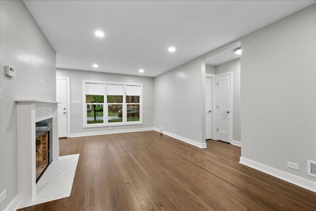 7087 N McAlpin Avenue, Chicago, IL 60646