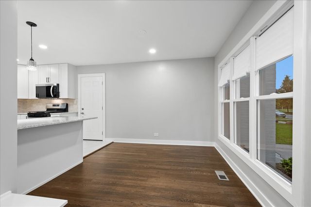 7087 N McAlpin Avenue, Chicago, IL 60646