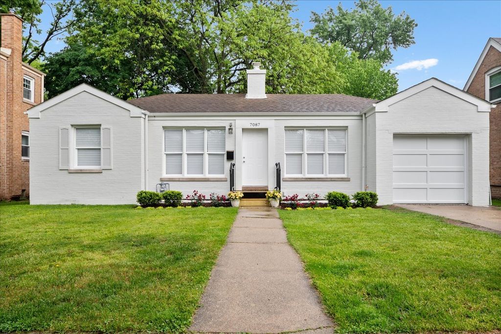 7087 N McAlpin Avenue, Chicago, IL 60646