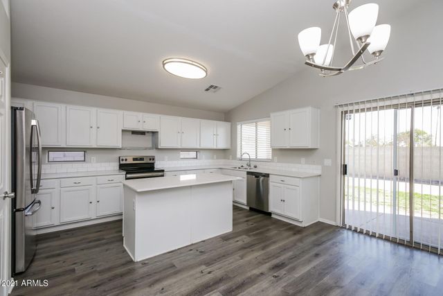 5605 S 11th Place, Phoenix, AZ 85040